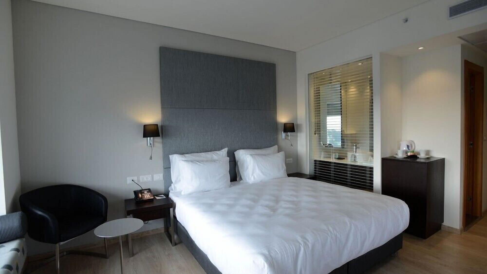 Benjamin Business Hotel Herzliya Экстерьер фото